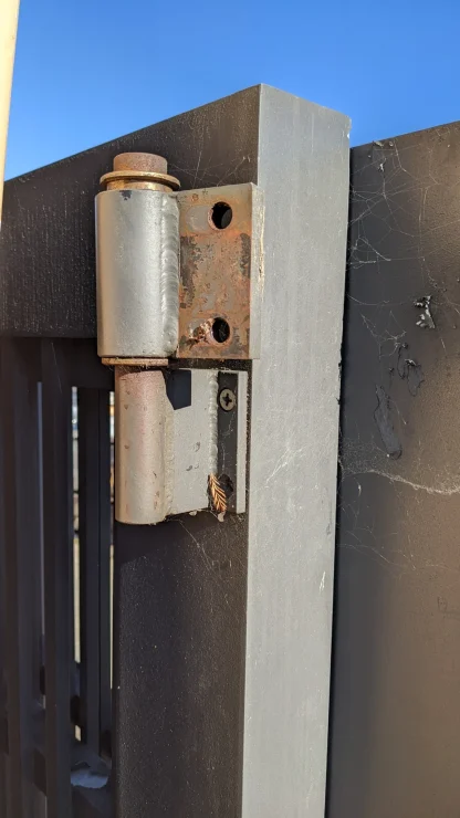 Double Swing Estate Driveway Gates - Image 3