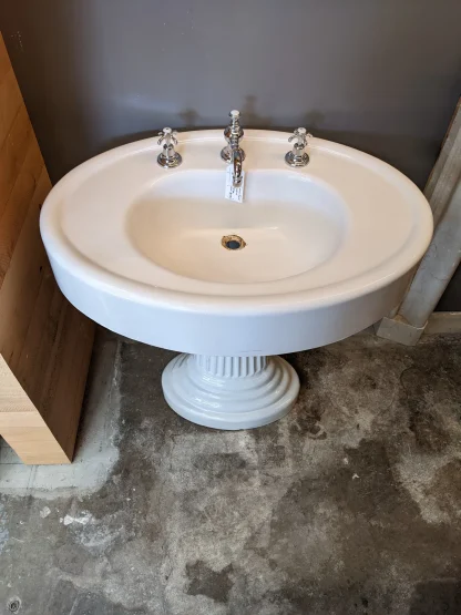 Antique 1900 Pedestal Cast Iron Sink - Image 5