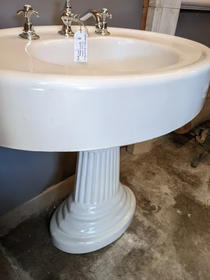 Antique 1900 Pedestal Cast Iron Sink - Image 4