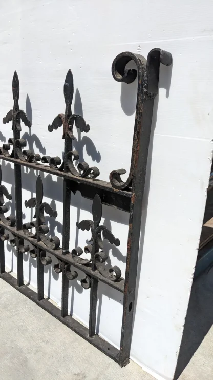 Ornate Low Iron Railing - Image 3