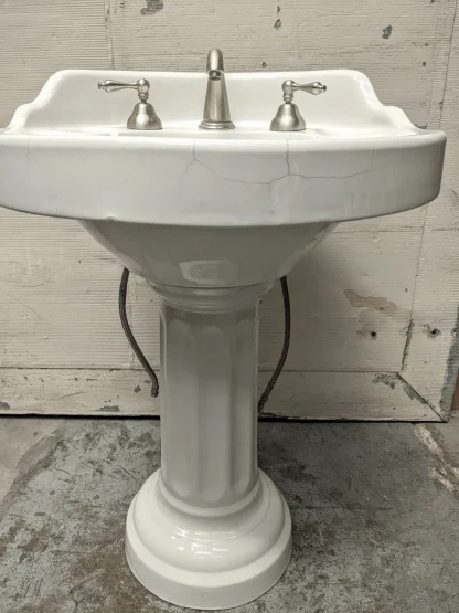 1920's Bird Bath Pedestal Sink with Backsplash - Image 4