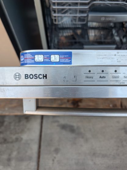 Bosch Dishwasher 24'' Stainless steel SHX9PT75UC - Image 5