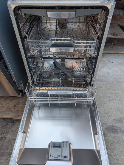 Bosch Dishwasher 24'' Stainless steel SHX9PT75UC - Image 3
