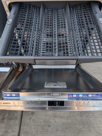 Bosch Dishwasher 24'' Stainless steel SHX9PT75UC - Image 7